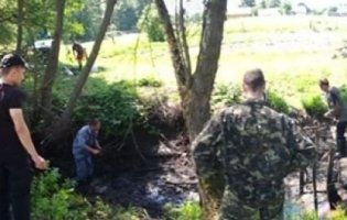 На Житомирщині в річці знайшли кістки дитини