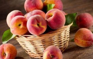 Чому треба їсти персики