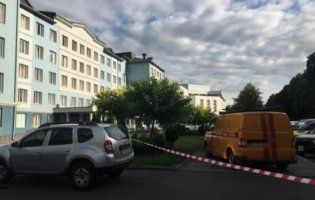 «Замінували» лікарні у Рівному: евакуйовують працівників і пацієнтів (фото)