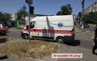 У Миколаєві швидка на переході збила школярку (відео)
