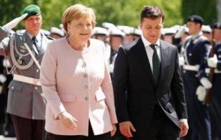 Меркель прокоментувала своє тремтіння біля Зеленського