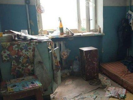 Лучанин перетворив квартиру на сміттярку (фото)