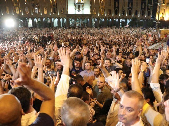 Тбілісі охопили нові протести: напруга наростає