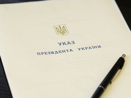 «Полетіли голови»: Зеленський звільнив губернаторів трьох областей