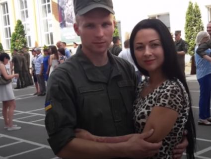 «Офицеры, россияне»: у Харкові скандал через пісню на випуску нацгвардійців (відео)