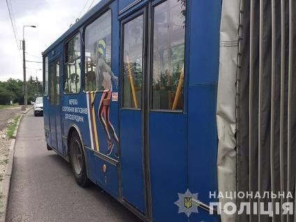 У Тернополі тролейбус переїхав жінку:вона померла в лікарні (відео)
