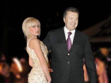 «Прес-блондинка»: в Україну повернулась одна з коханок Януковича