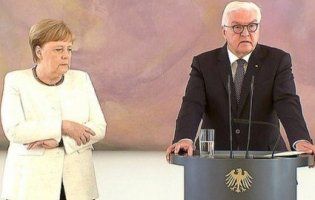 Меркель знову стало зле на офіційному заході (відео)