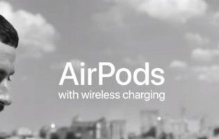 Рекламу навушників AirPods зняли у Києві (відео)
