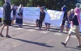 На Волині прихильники московського патріархату перекрили дорогу (відео)