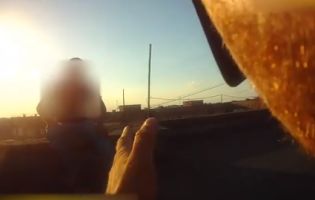 «Був на краю прірви»: луцькі патрульні вмовили атовця не стрибати з даху (відео)