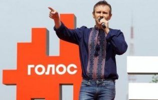 «Що це ти читаєш»: Вакарчук осоромився, не впізнавши свою програму (відео)