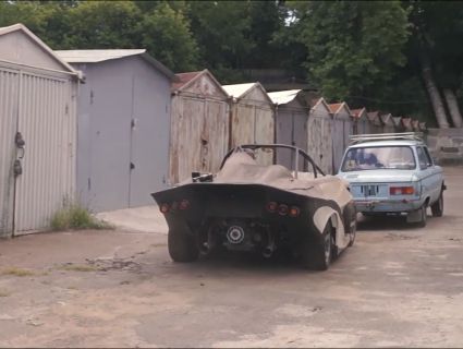 «Український спорткар»: у покинутому гаражі знайшли гоночний «Запорожець» (відео)