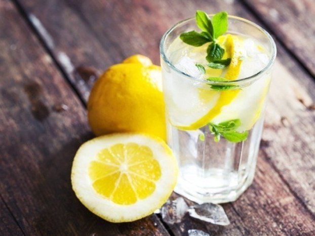 Медики спростували міфи про користь води з лимоном