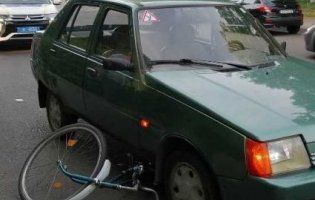 У Луцьку велосипедист «влетів» під колеса автомобіля (фото, відео)