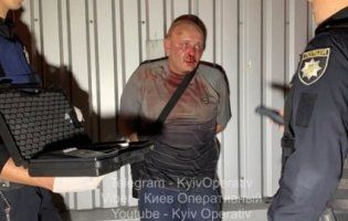 У Києві п’яний водій потовк 5 авто і кидався з ножем на перехожих (відео)