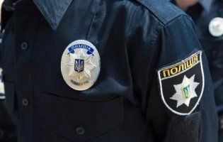 У Києві голий неадекват побив дідуся та 2-річного малюка