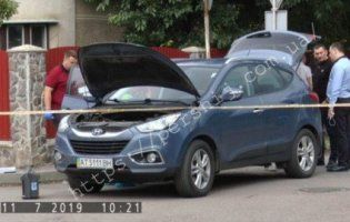 Спротив контрабандистів: в Ужгороді обстріляли авто з поліцейським начальником (відео)