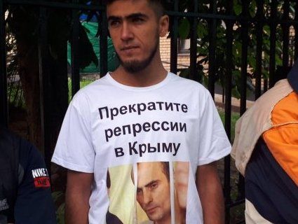 Під судом у Москві затримали понад 50 кримських татар (фото)