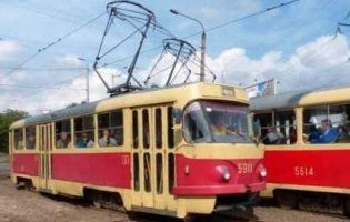 У київського трамвая відмовили гальма: люди вистрибували на ходу (відео)