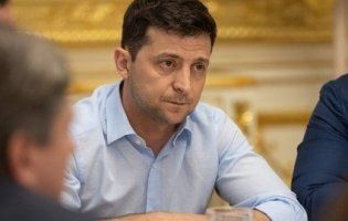 Зеленський звільняє відразу аж 12 українських послів