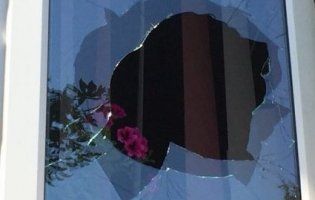 У Луцьку чоловік побив вікна обласної прокуратури