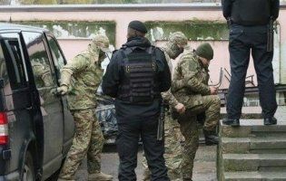 Суд у Москві продовжив арешт групі українських моряків