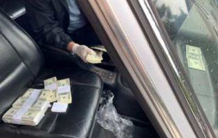 На Рівненщині голову РДА затримали за хабар у 300 тисяч доларів
