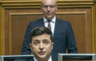 Все через Парубія: Зеленський знову звинуватив нинішній парламент
