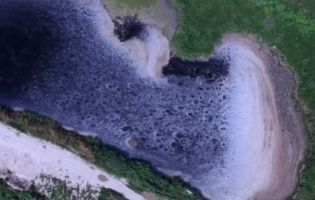 «Тухлі ріки, фекальні береги»: сморідні поля фільтрації під Луцьком показали з висоти (відео)