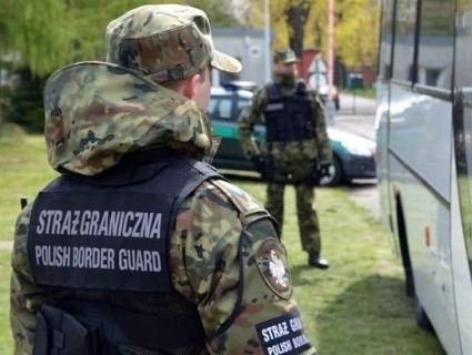 У Польщі затримали українця з більш як 20 фальшивими паспортами