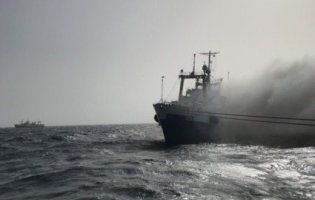 Моряки пішли на дно: що відомо про пожежу на українському траулері