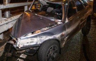 ДТП у Києві: «дев’ятка» протаранила Lexus і влетіла у відбійник (фото, відео)