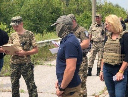 З окупованого Донбасу Україні передали 64 ув'язнених