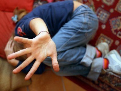 «Заштовхав у квартиру і роздяг»: у Києві педофіл напав на дитину в під’їзді