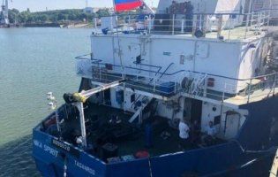 Моряків з російського танкера, затриманого СБУ, відпустили «на всі чотири»