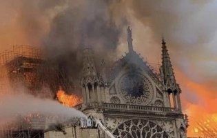 Собор Паризької Богоматері може обвалитися через спеку