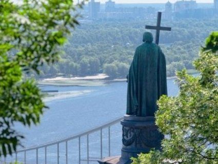 Сьогодні в Україні відзначають річницю хрещення Русі