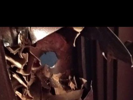 Порізали двері: на Рівненщині звільняли дитину із залізної пастки (фото)