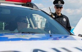 Свободу не спинити: київські патрульні прославилися переслідуванням поні (відео)