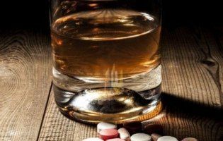 Ліки та алкоголь: який «коктейль» може вбити