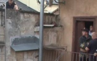 У Львові кота рятували дев’ятеро надзвичайників (відео)