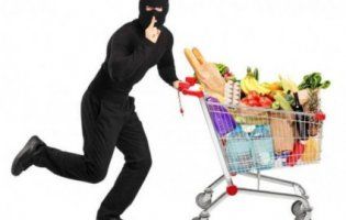 Злодій-невдаха з горіхами в трусах прославився на всю Україну (відео)