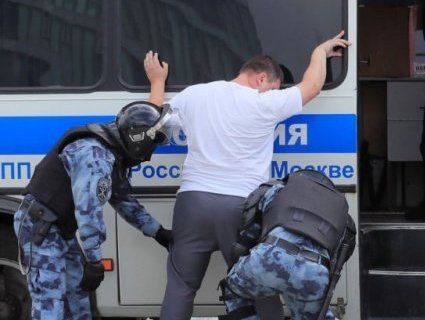 Акції протесту в Москві: сотні затриманих (фото, відео)