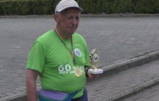 За десять годин пенсіонер пробіг 60 км