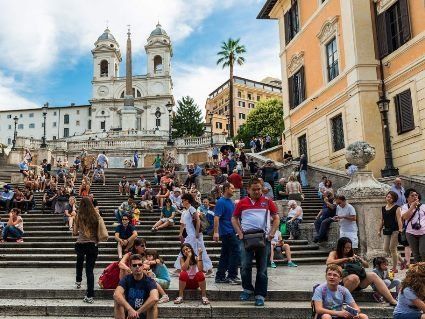 У Римі штрафуватимуть за сидіння на знаменитих Іспанських сходах