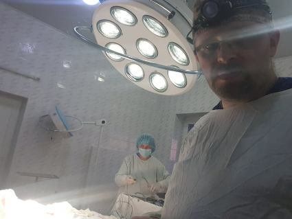 Досвідчений львівський хірург вирішив стати священиком, бо «з молитвою лікування діє краще»