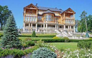 Справа «Межигір'я»: прокуратура оголосила підозру Януковичу і Ющенку