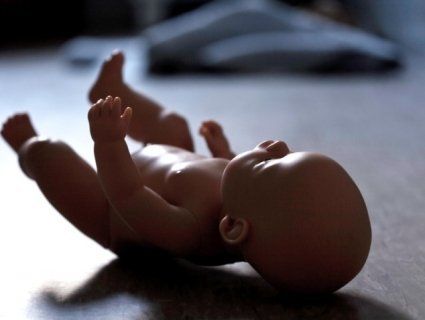 На Хмельниччині 23-річна породілля задушила власне немовля, а тіло сховала (відео)