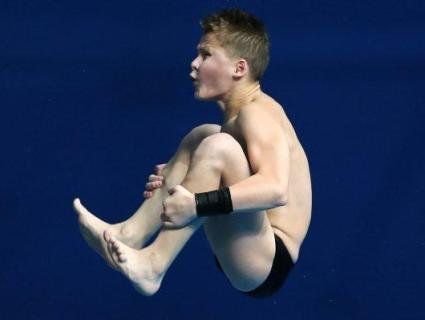 Історична перемога на чемпіонаті Європи: 13-річний українець Середа лідирував зі стрибків у воду (відео)